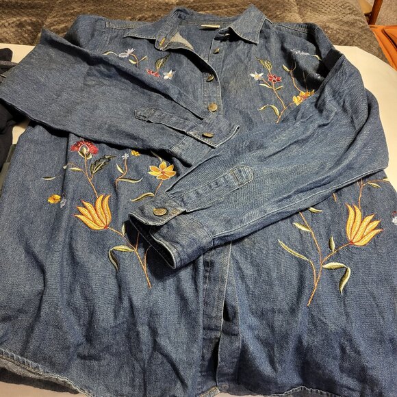 Women's 2X Plus Cotton Chambray Button Down Blouse Shacket Floral Embroidery Art - Picture 4 of 9